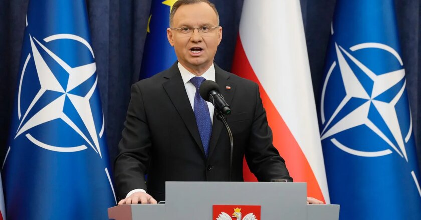 Poland’s president announces plan to pardon 2 convicted politicians