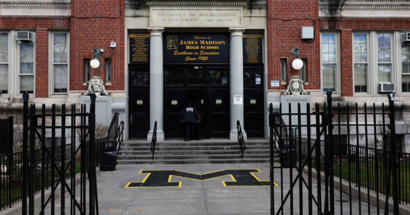 A New York, tollé après l’hébergement de migrants dans un lycée