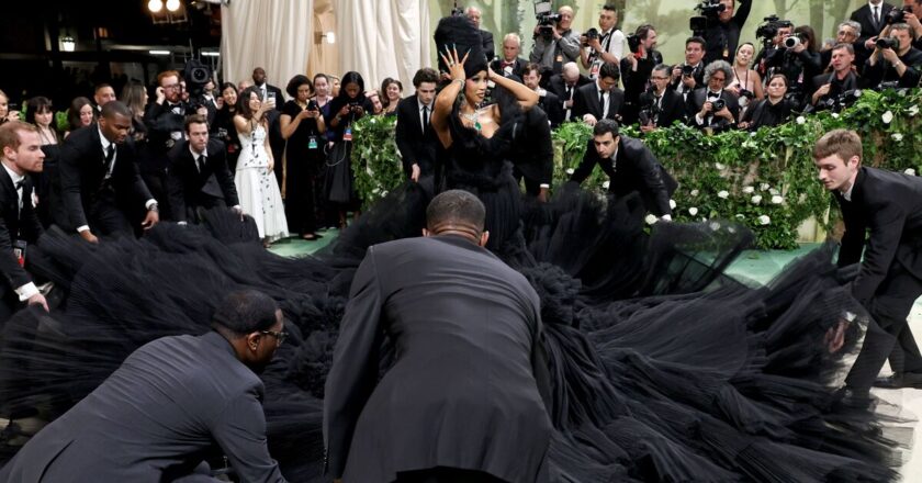 Cardi B ‘took over entire red carpet’ at Met Gala due to show-stopping gown | Celebrity News | Showbiz & TV