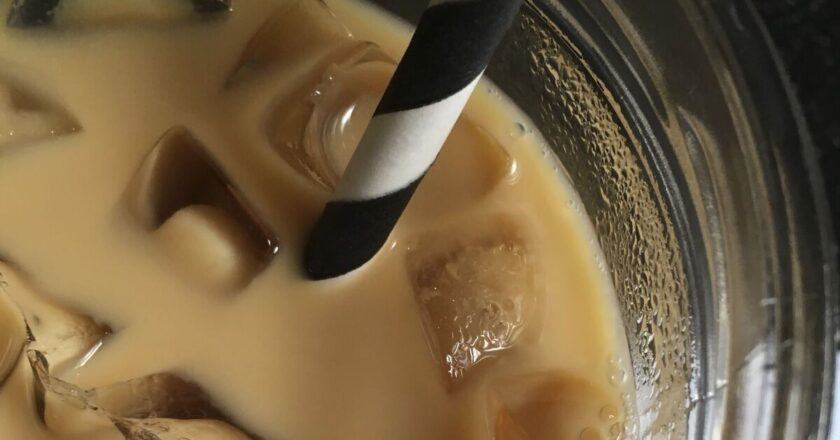 Thrifty DIY iced coffee trick that uses just a water bottle wows