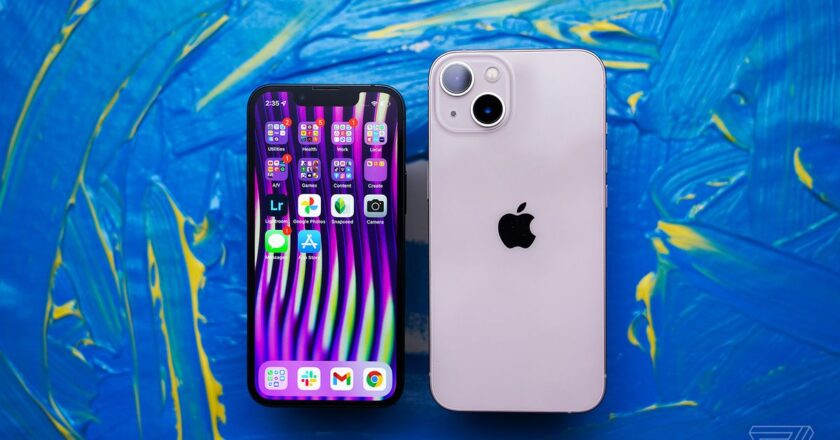 The incredible shrinking, stretching iPhone