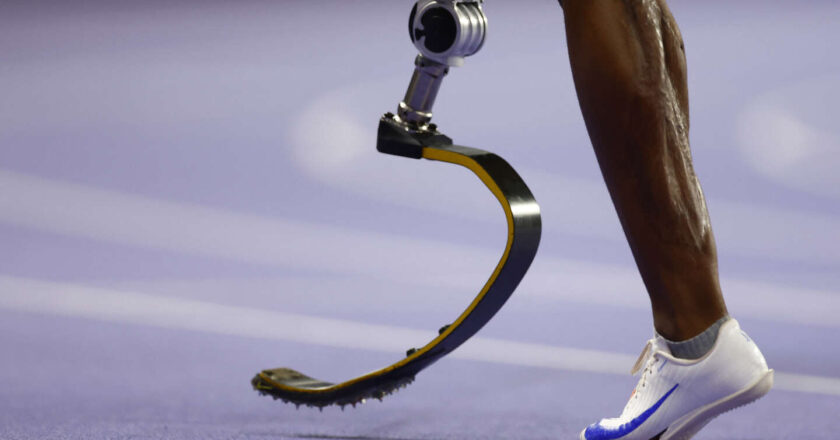 Aux Jeux paralympiques, « on voit bien qu’on peut utiliser son corps différemment », estime le philosophe Bernard Andrieu