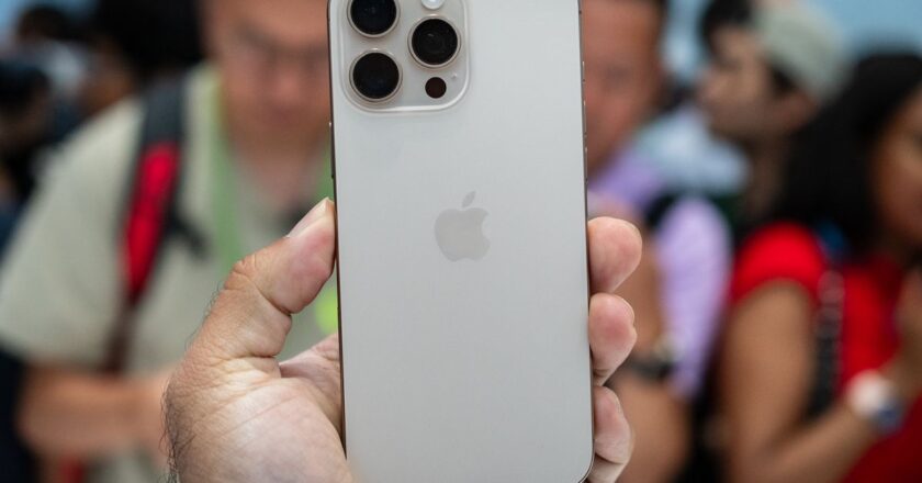 Apple’s latest iPhones charge faster over a wire