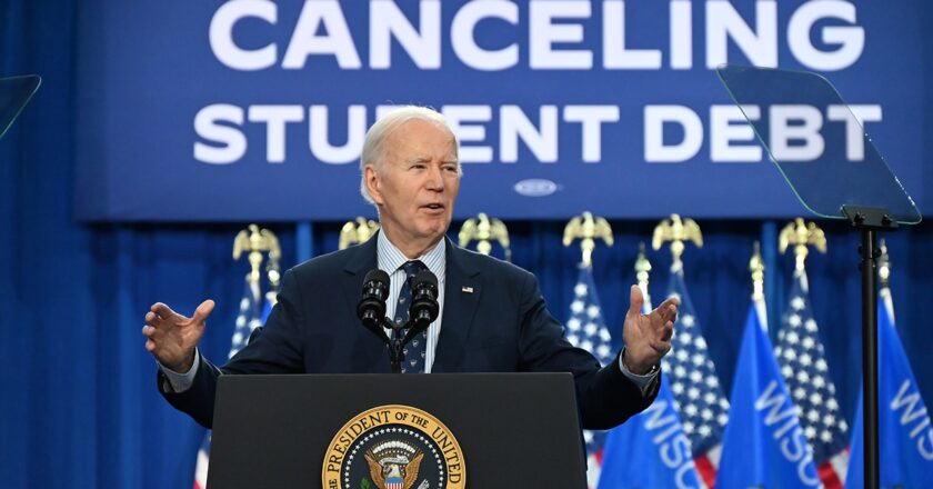 Federal judge temporarily blocks Biden student loan forgiveness plan