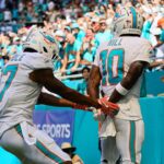 Dolphins’ Tyreek Hill pokes fun at police detention in touchdown celebration