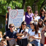 En France, des centaines de personnes manifestent en soutien à Gisèle Pelicot et aux victimes de viol