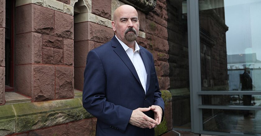 Crypto advocate John Deaton wins GOP nod to challenge industry skeptic Elizabeth Warren for Senate seat
