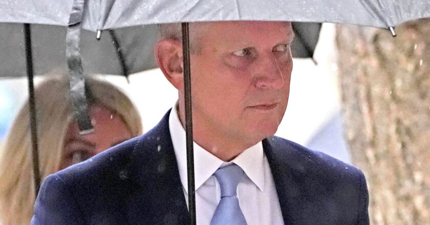 Jeremy Kyle arrives at inquest into death of show guest | Ents & Arts News