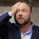 La publication satirique « The Onion » rachète InfoWars, le site conspirationniste d’Alex Jones