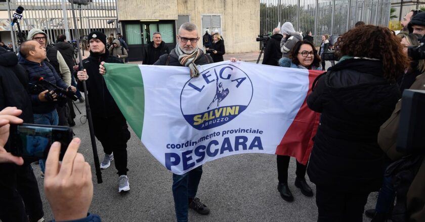 Le vice-premier ministre italien, Matteo Salvini, jugé pour avoir bloqué en mer un bateau de migrants, a été relaxé