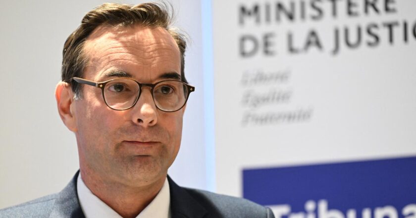 La « police des polices » restera dirigée par un magistrat de l’ordre judiciaire