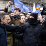 plusieurs milliers de policiers manifestent devant l’Assemblée nationale