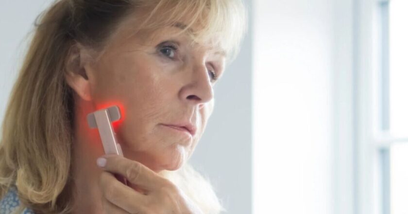 LED anti-ageing wand reduces appearance of crow’s feet and wrinkles