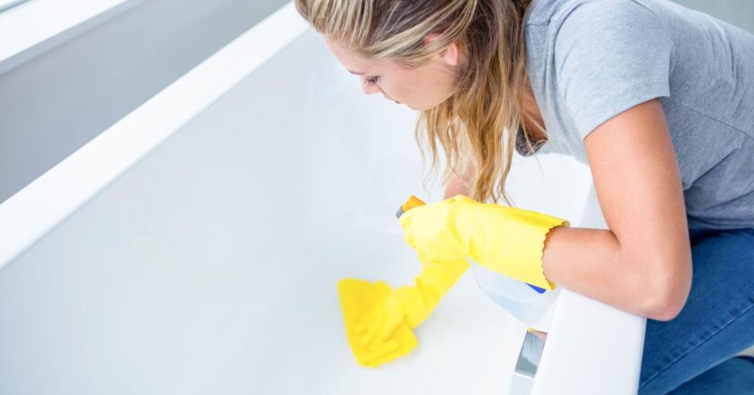 Expert’s ‘simple’ 55p hack for sparkling clean bath with half the scrubbing