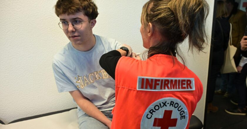 face à la flambée des cas, la vaccination sera encore élargie