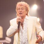 Glastonbury fans fear for Rod Stewart’s health as they spot ‘replacement’ | Celebrity News | Showbiz & TV