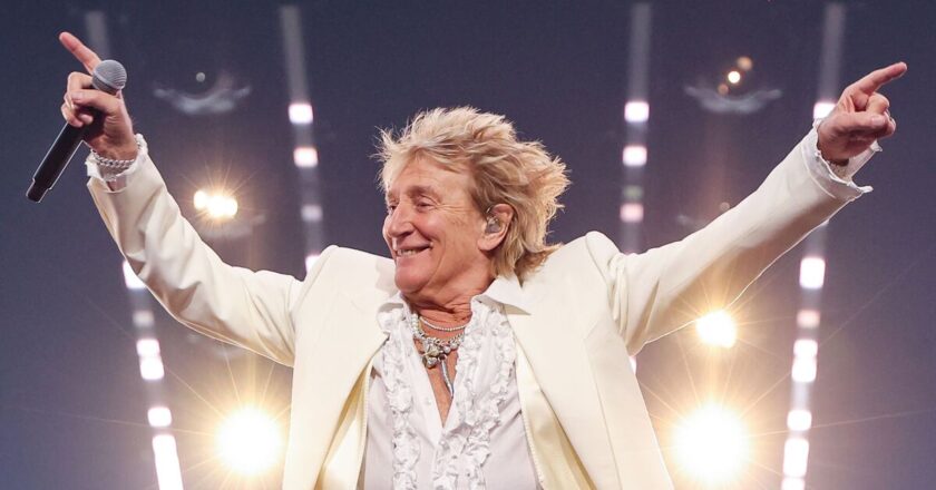 How much do Glastonbury stars earn as Rod Stewart forced to fork out £300,000 | Celebrity News | Showbiz & TV