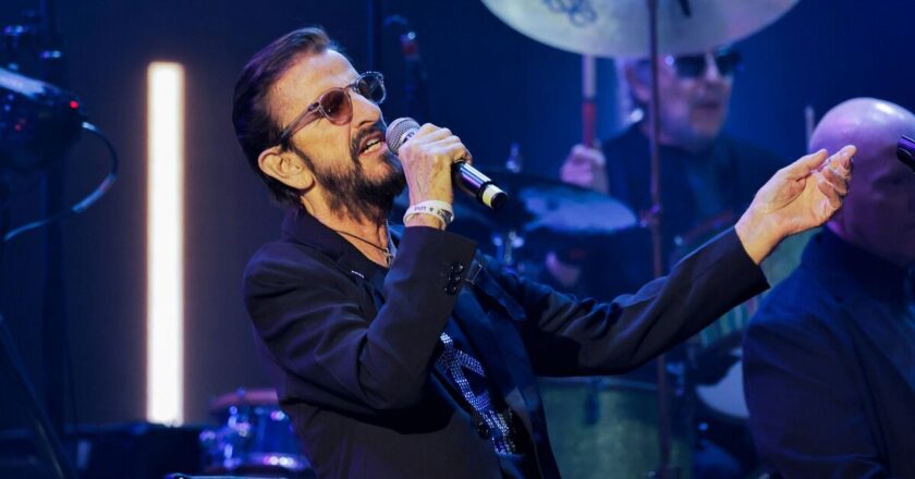 Ringo Starr grabs guitar and halts show with five-word instruction | Music | Entertainment