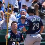 Mariners’ Cal Raleigh breaks Johnny Bench’s pre-All-Star break HR record