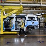 En Chine, les usines tournent à plein régime, la consommation patine