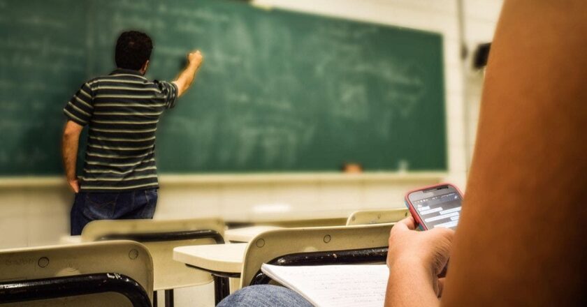 Schools fight AI cheating with return to pen and paper blue books