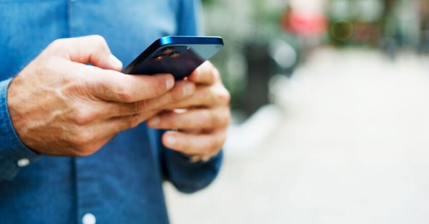 DWP warns state pensioners over text messages from criminals | Personal Finance | Finance