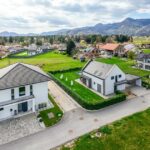 Man fuming after seeing photo neighbour used to sell house