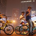 En Chine, l’échappée nocturne des cyclistes pékinois