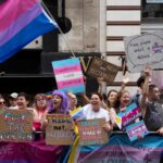 des centaines de milliers de personnes se mobilisent pour défendre les droits des personnes transgenres