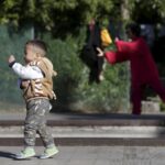 En Chine, le gouvernement propose de verser 420 euros d’allocation annuelle aux familles pour relancer la natalité