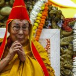 Le dalaï-lama fête ses 90 ans en exil, en priant pour la paix