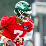 Jets’ Justin Fields participates in training camp drills after avoiding injury