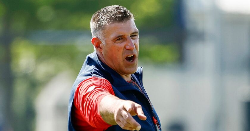 Patriots coach leaps into pile of players to defuse training camp skirmish