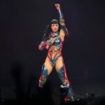 Katy Perry leads prayer after fan faints during Detroit show