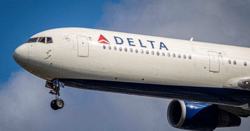 Turbulence on Delta Air Lines flight injures 3 flight attendants