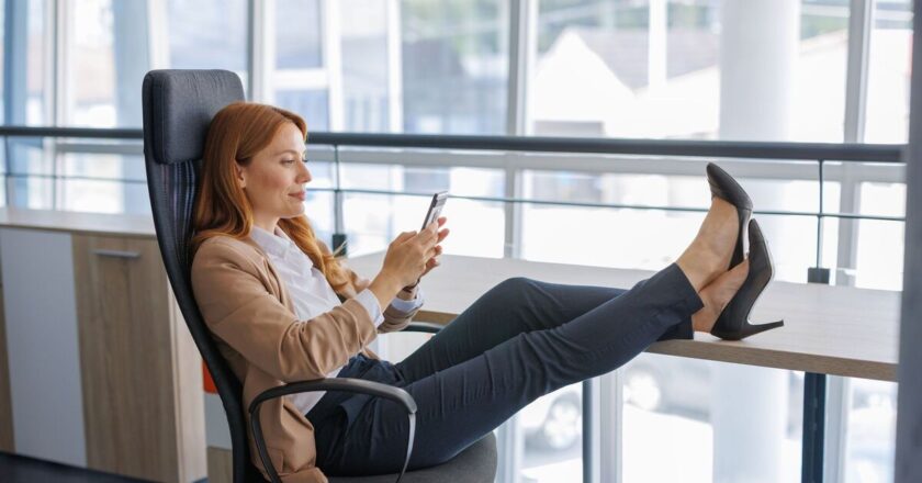 Health expert warns common sitting position can be fatal