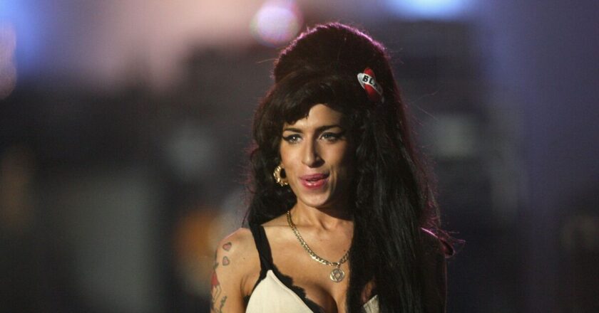 ‘The haunting moment I saw Amy Winehouse’s lifeless body carried out of her home’ | Celebrity News | Showbiz & TV