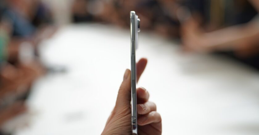 iPhone Air hands-on | The Verge