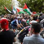 L’équipe Israel-Premier Tech efface la mention « Israel » de ses maillots sur le Tour d’Espagne