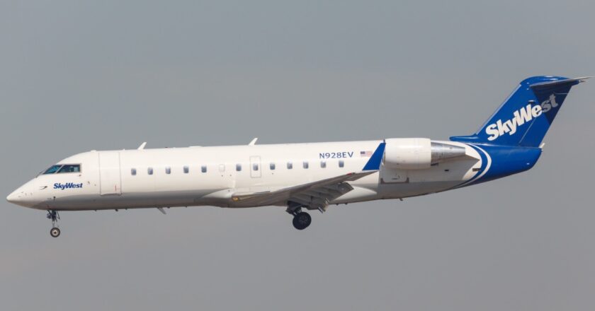 SkyWest flight performed ‘go-around’ to avoid colliding with a second aircraft