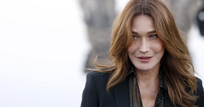 Carla Bruni dans « Le Monde », une mélodie devenue politique