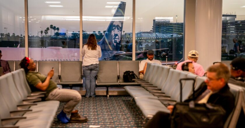 Ground delays issued amid shortage of air controllers as shutdown continues