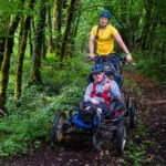 « On n’est plus seulement aidant et aidé, on redevient un couple en vacances » : au cœur du Jura, les personnes handicapées et leurs proches reprennent leur souffle