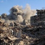 Israël et le Hamas s’accusent mutuellement de violer le cessez-le-feu ; 33 Palestiniens et deux soldats israéliens tués dimanche dans l’enclave