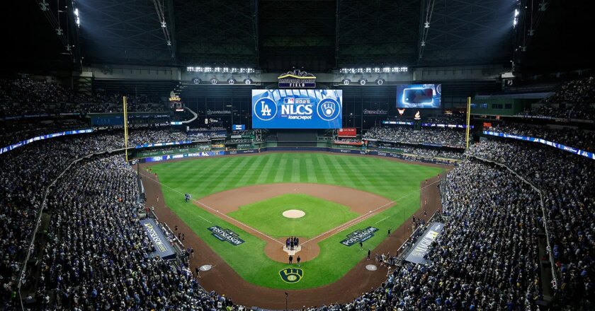 Brewers fan fired after threatening to call ICE on Dodgers fan at NLCS: report