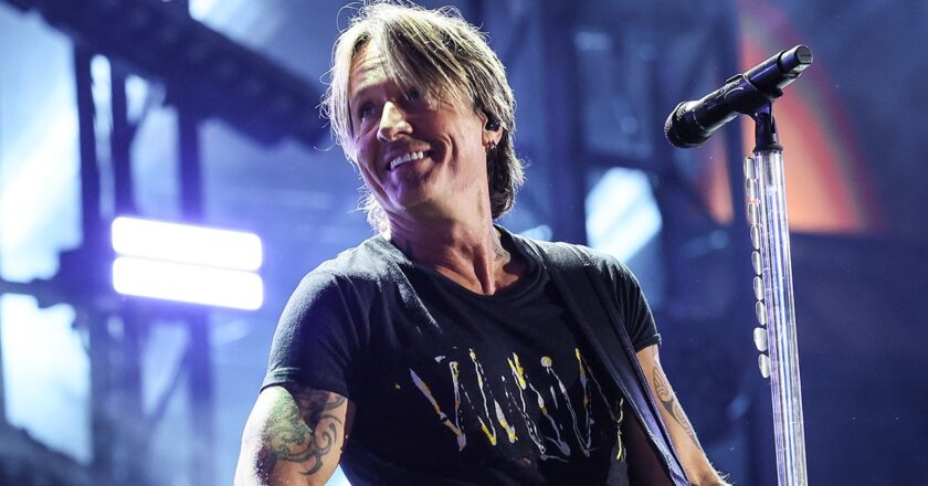 Keith Urban has awkward moment when fan says her name is Nicole at concert