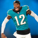 Jaguars’ Travis Hunter reunites with woman he met on plane after draft