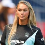 Kylie Kelce gets real on Cowboys trick-or-treaters