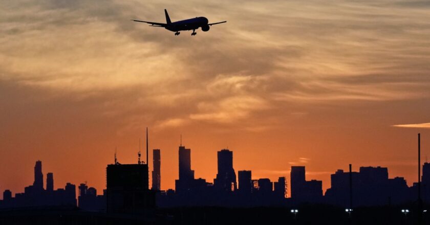 FAA keeps flight cancellations at 6% as House is set to vote to end shutdown