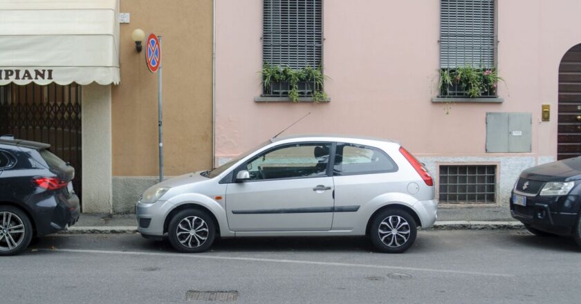 Woman confused after ‘loved-up’ couple leave note on parked car